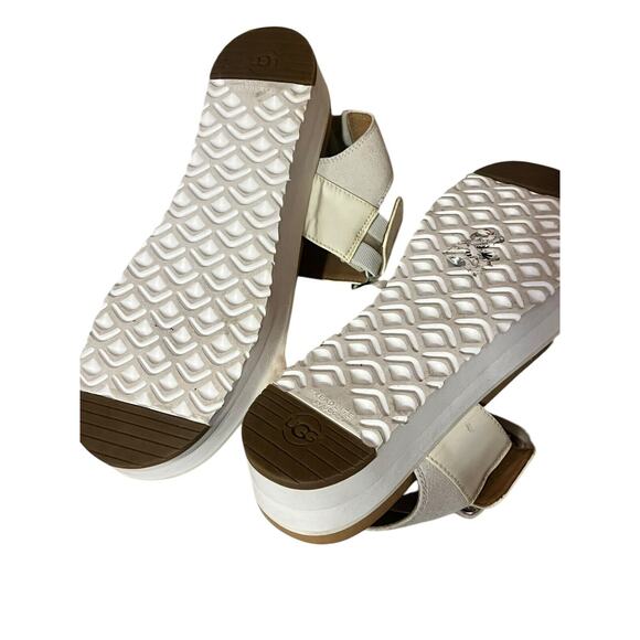 NWOB Ugg Le Fluff Chella Fluff Patent Leather Sandals •Women 9.5/40.5• Treadlite - Picture 4 of 9